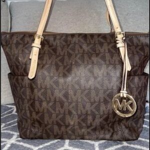 Pre loved Michael Kors purse 👛